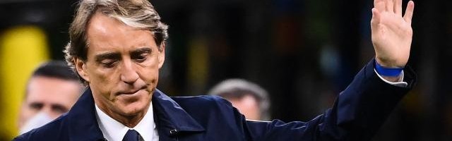 官方网站-曼奇尼：博努奇犯错不应该 小基耶萨：两黄牌都勉强